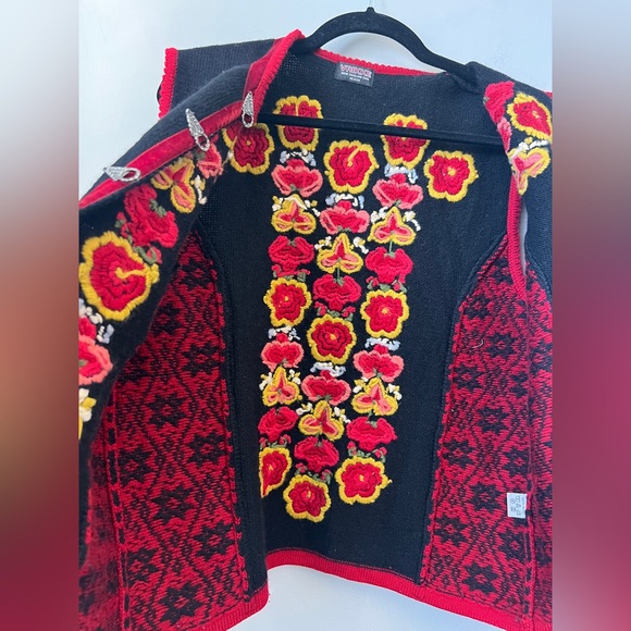 Vintage Vrikke Wool Floral Sweater Vest, Size Small - Picture 7 of 8